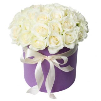 25 white roses in a hatbox